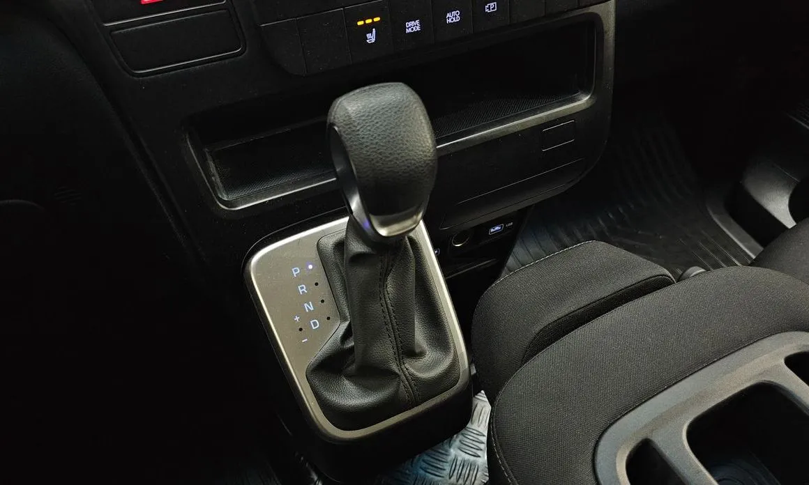 Hyundai Staria — фото 3
