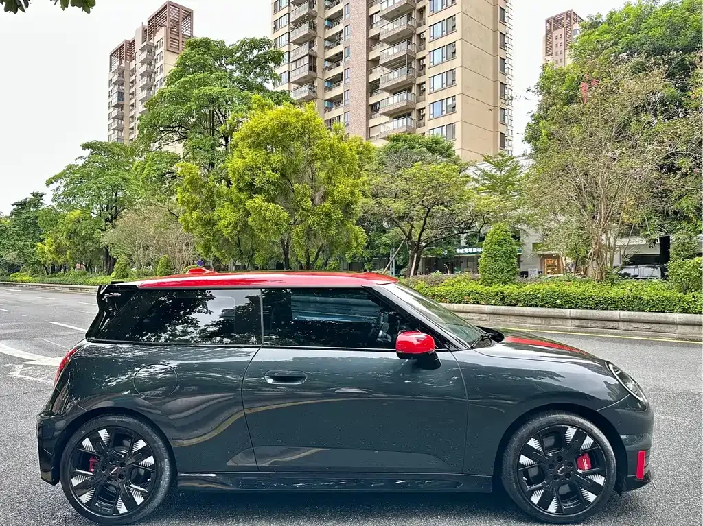 MINI MINI JCW EV — фото 8