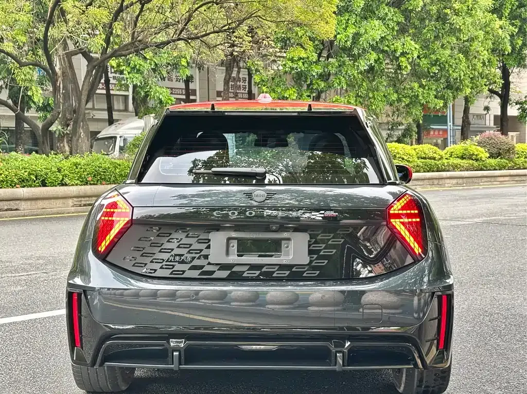 MINI MINI JCW EV — фото 3
