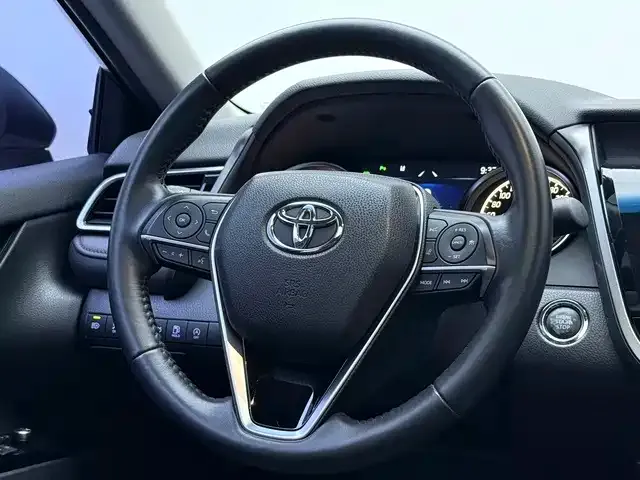 Toyota Camry — фото 2