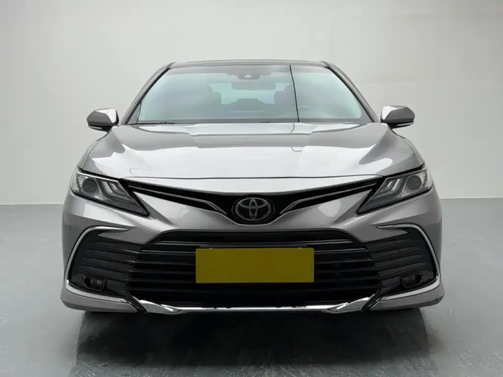 Toyota Camry — фото 5