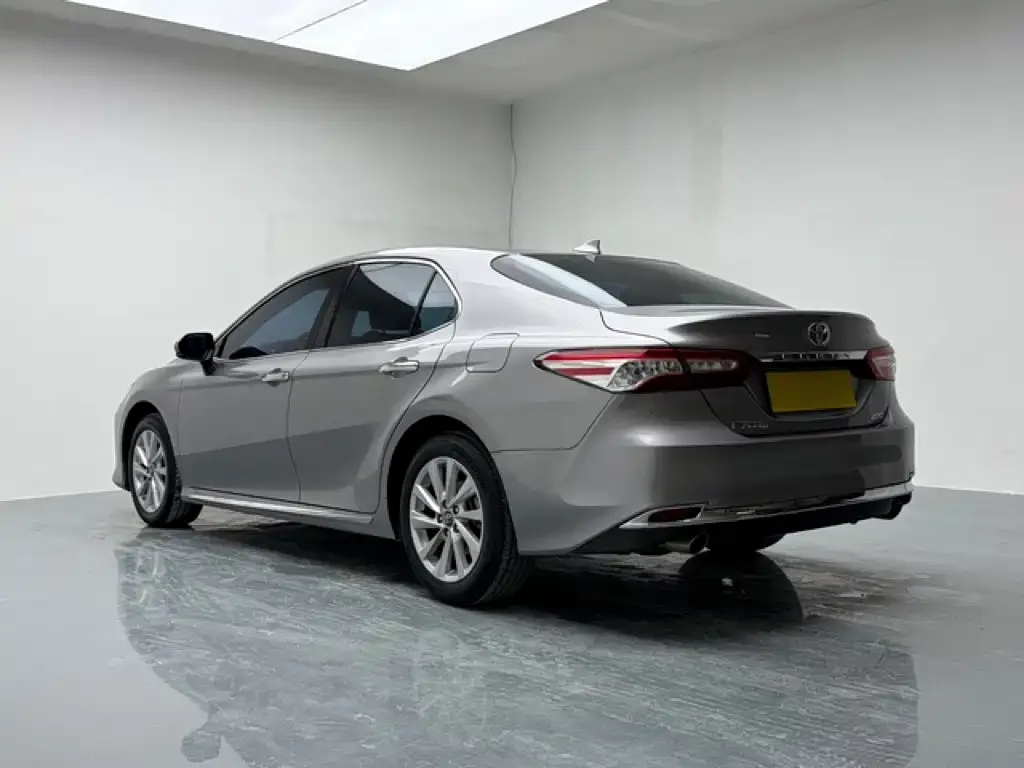 Toyota Camry — фото 10