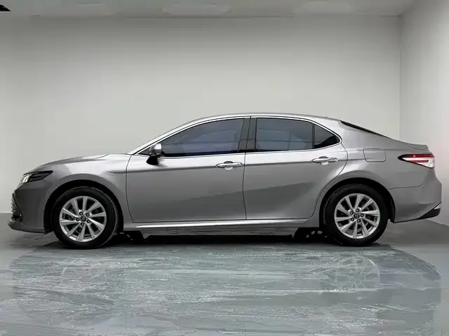 Toyota Camry — фото 9
