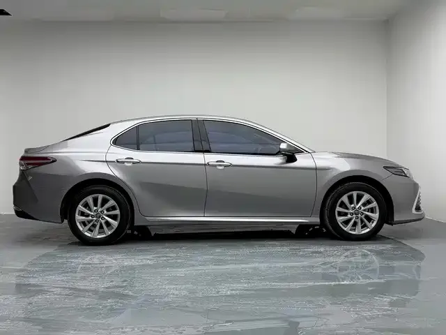 Toyota Camry — фото 4