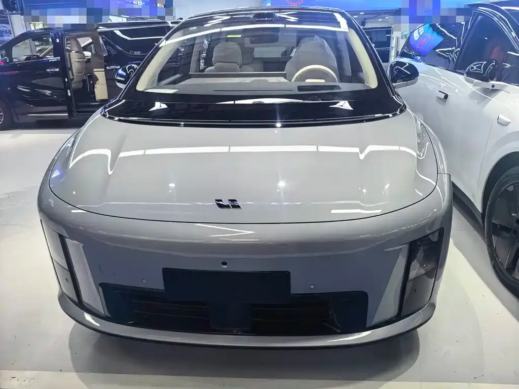 Li Auto Li i8 — фото 3