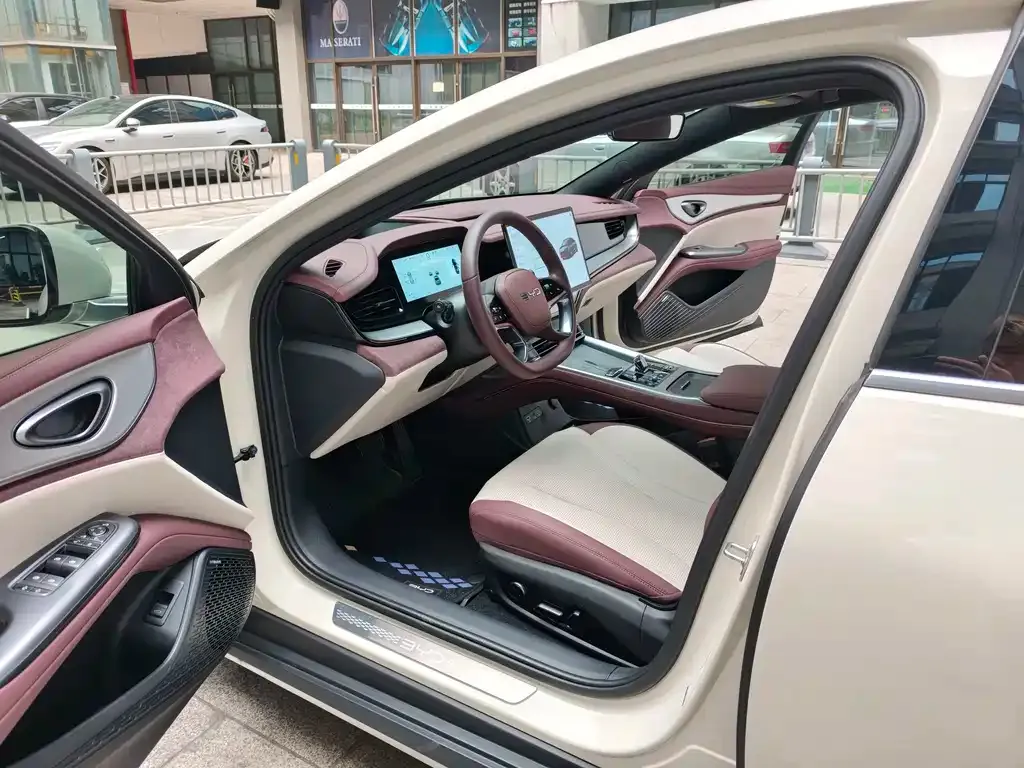 BYD Seal 07 DM-i — фото 8