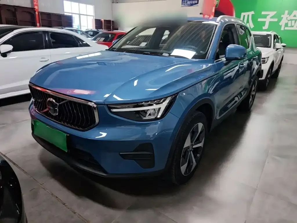 Volvo XC40 — фото 1
