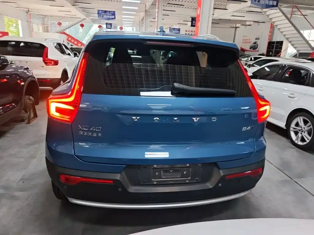 Volvo XC40 — фото 10