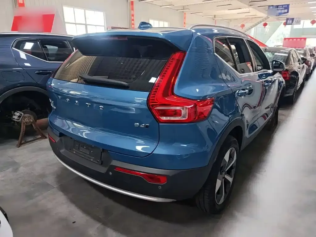 Volvo XC40 — фото 7