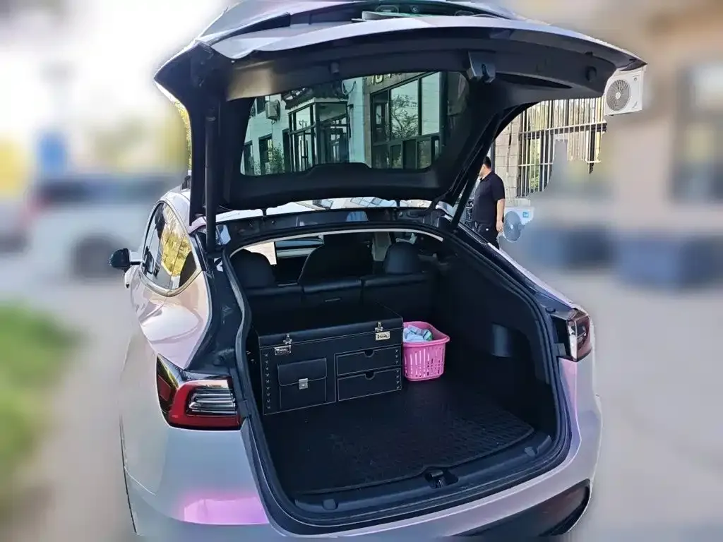 Tesla Model Y — фото 9