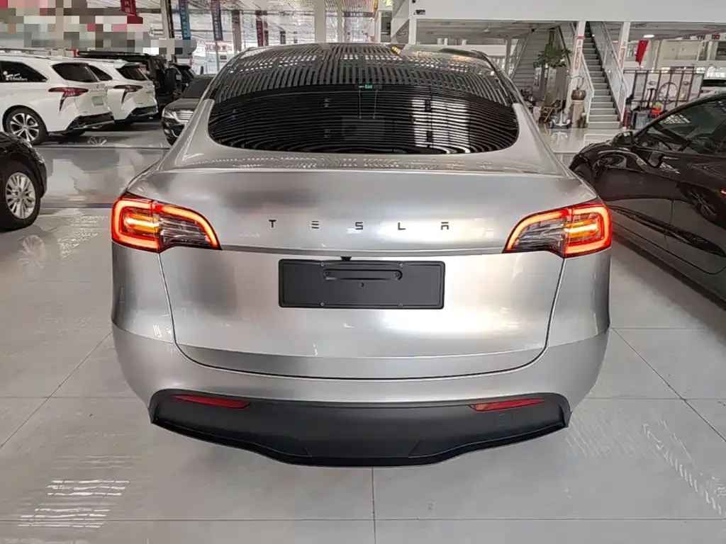 Tesla Model Y — фото 5