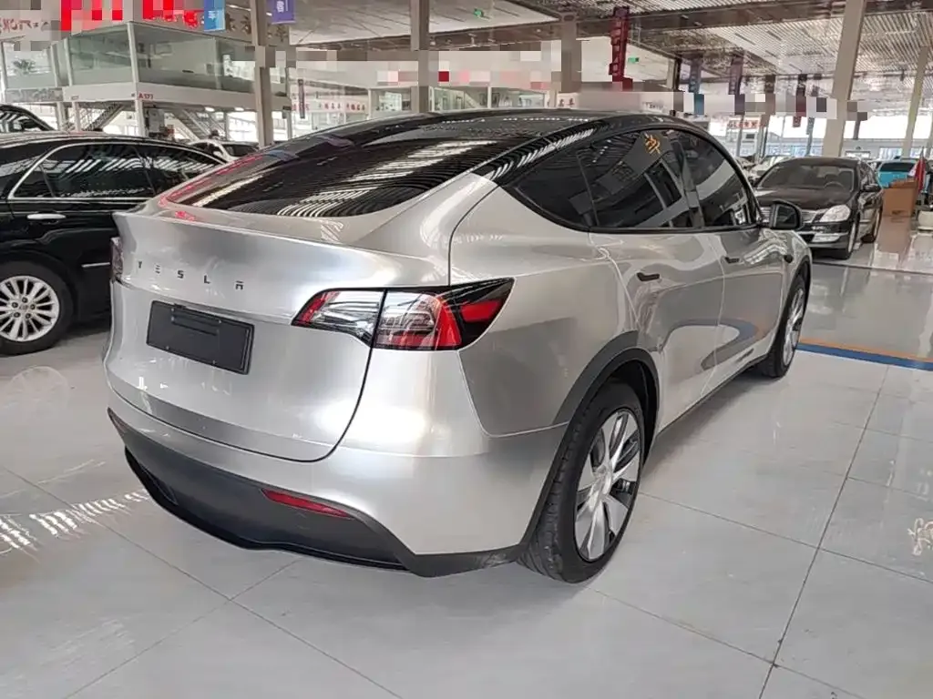 Tesla Model Y — фото 4