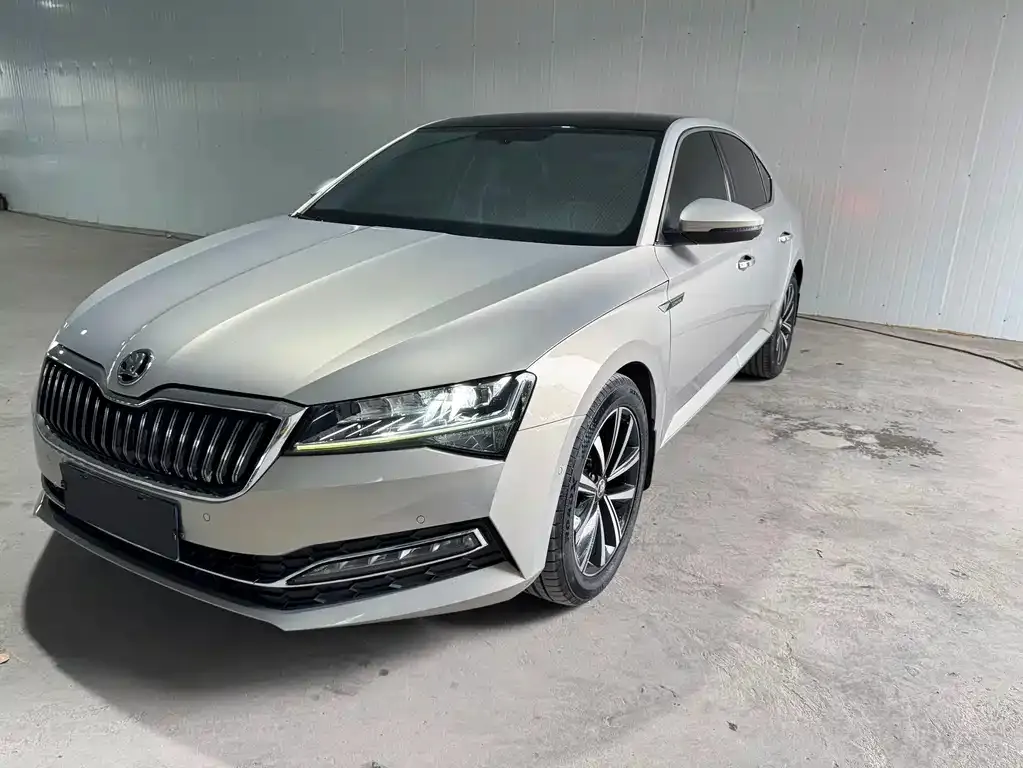 Skoda Superb — фото 1