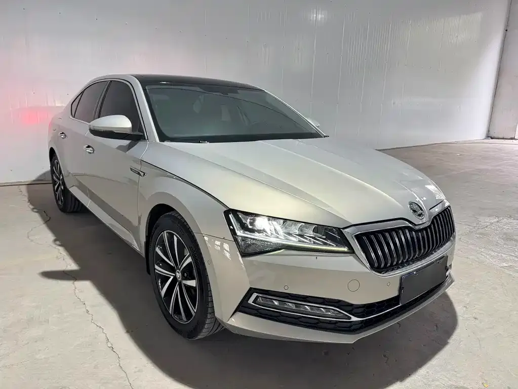 Skoda Superb — фото 5