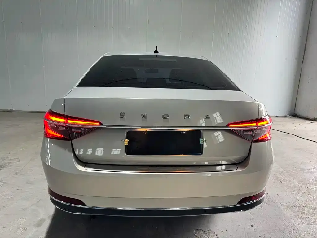 Skoda Superb — фото 2