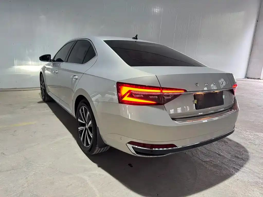 Skoda Superb — фото 6