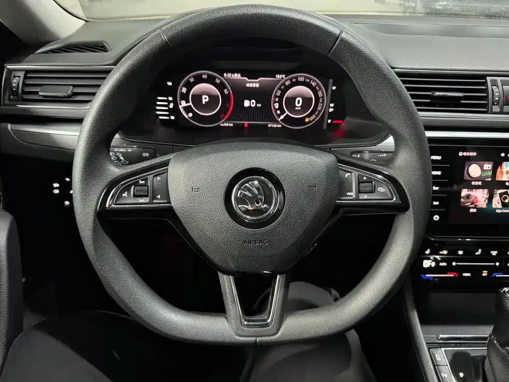 Skoda Superb — фото 10