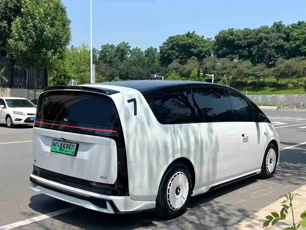 Li Auto MEGA — фото 9