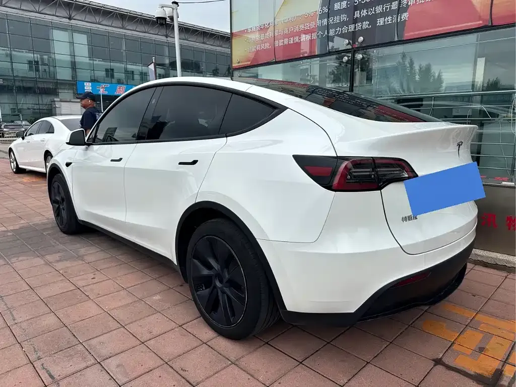 Tesla Model Y — фото 4
