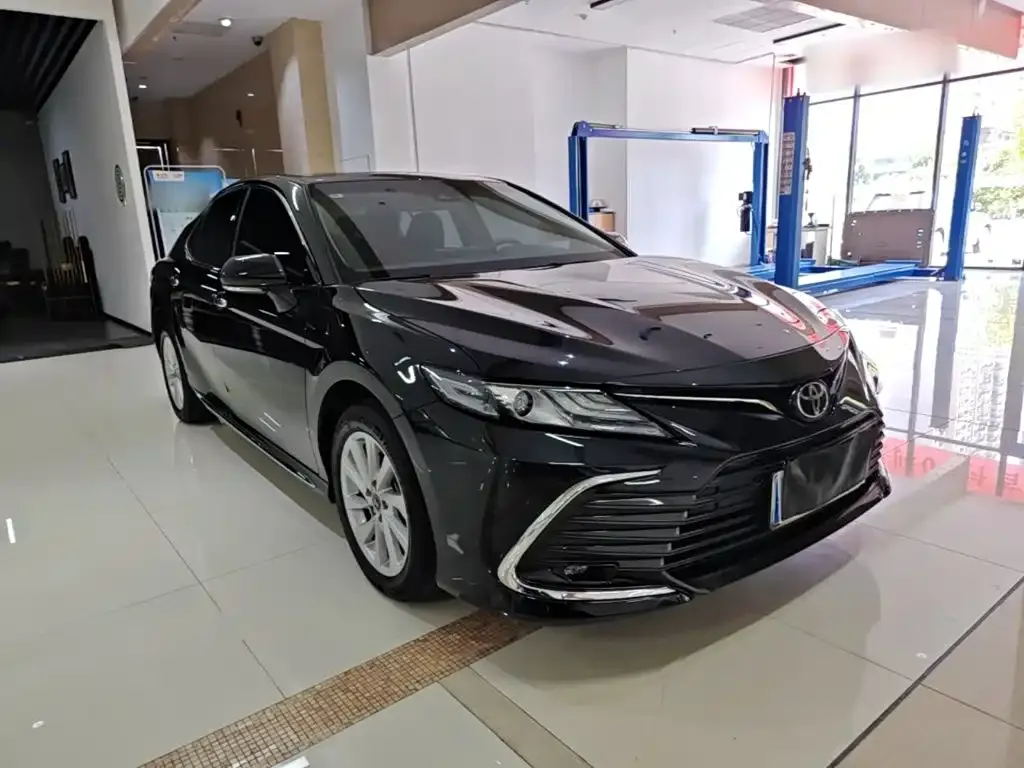 Toyota Camry — фото 2