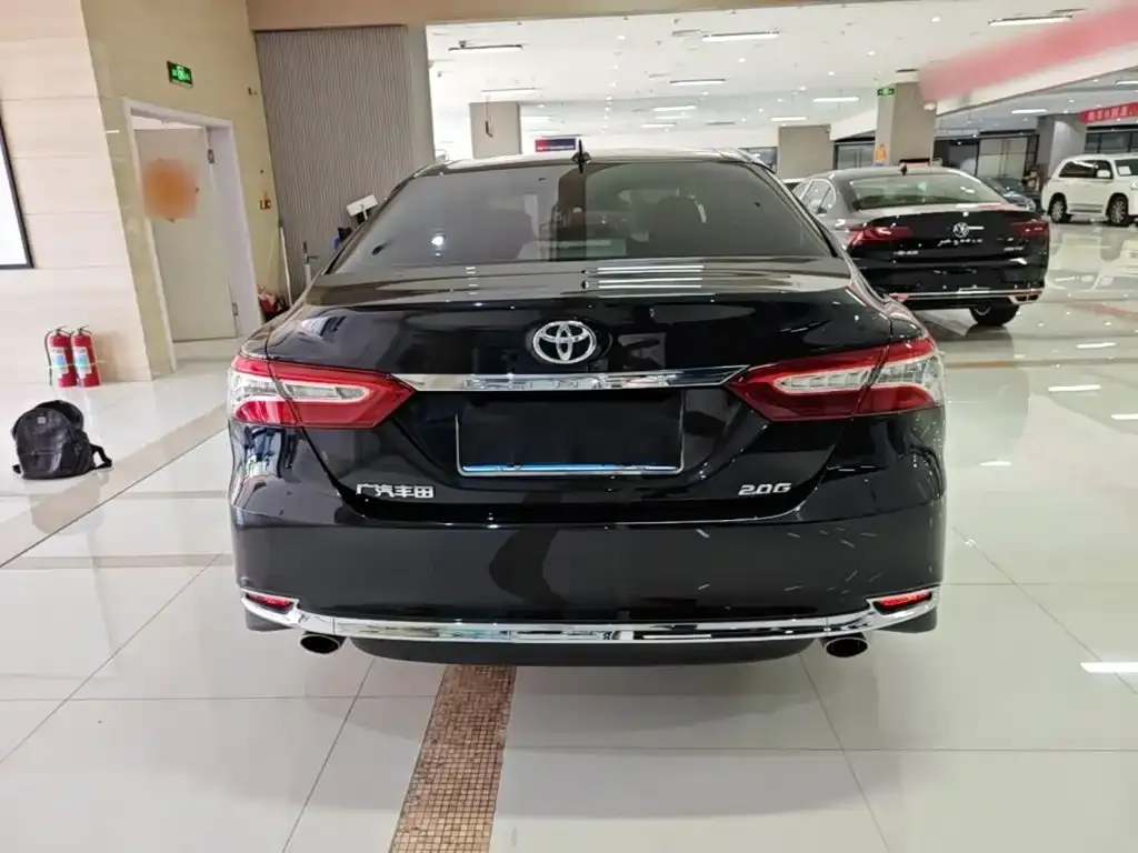Toyota Camry — фото 5