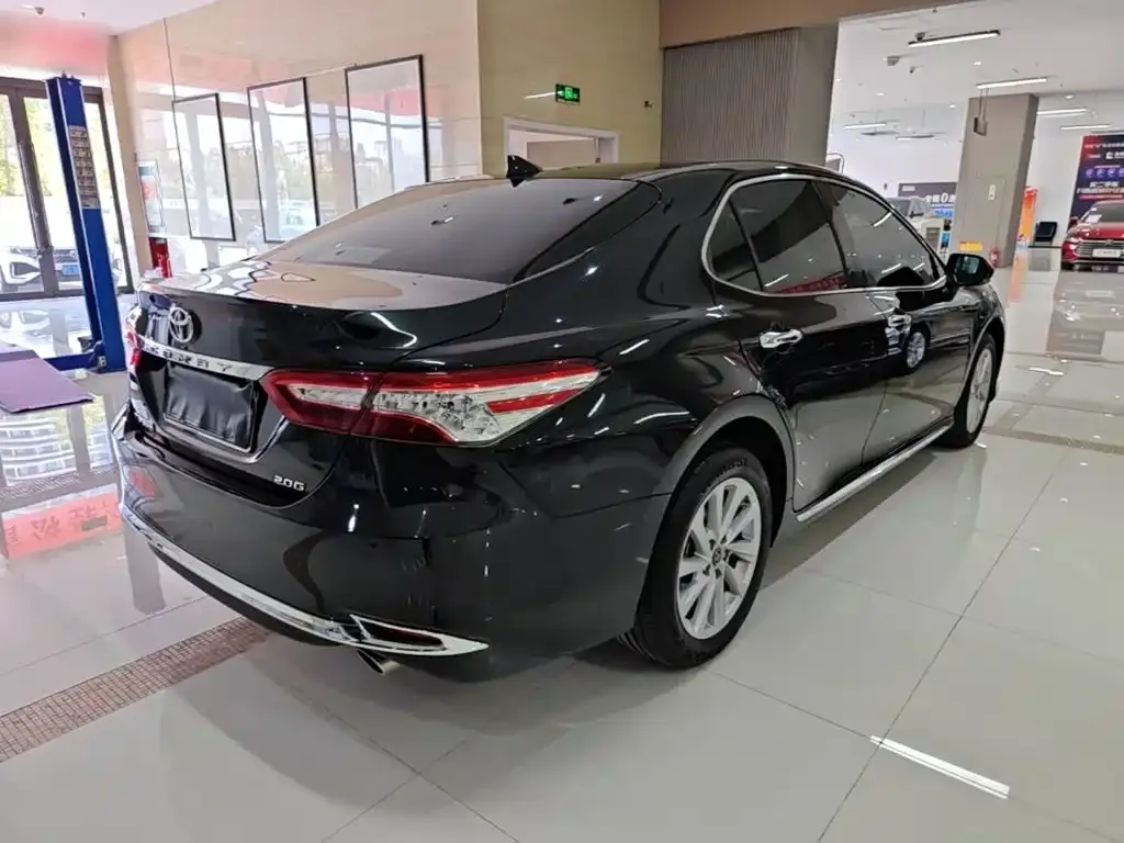 Toyota Camry — фото 8