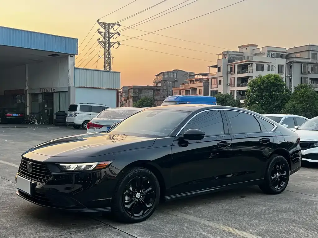 Honda Accord — фото 1