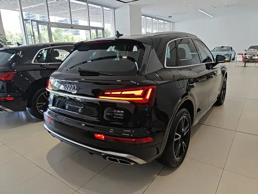 Audi Q5L — фото 10