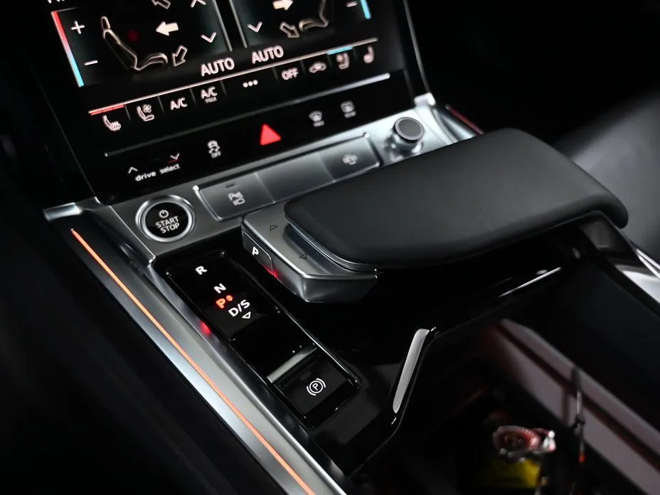 Audi e-tron — фото 10