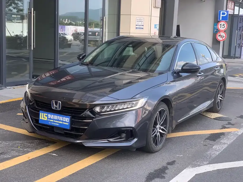 Honda Accord — фото 1