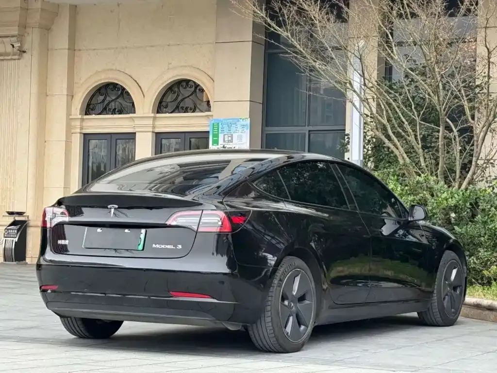 Tesla Model 3 — фото 7