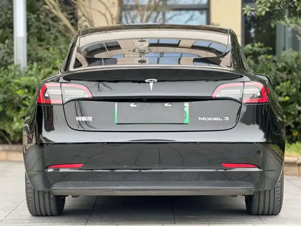 Tesla Model 3 — фото 5