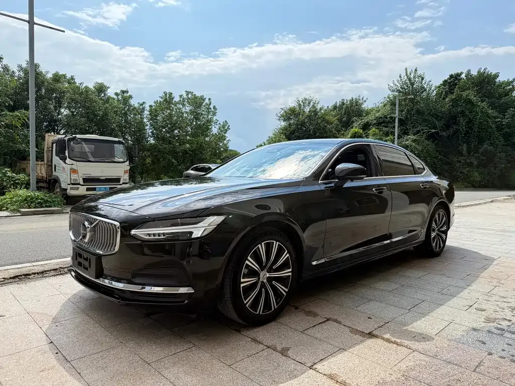 Volvo S90 — фото 1
