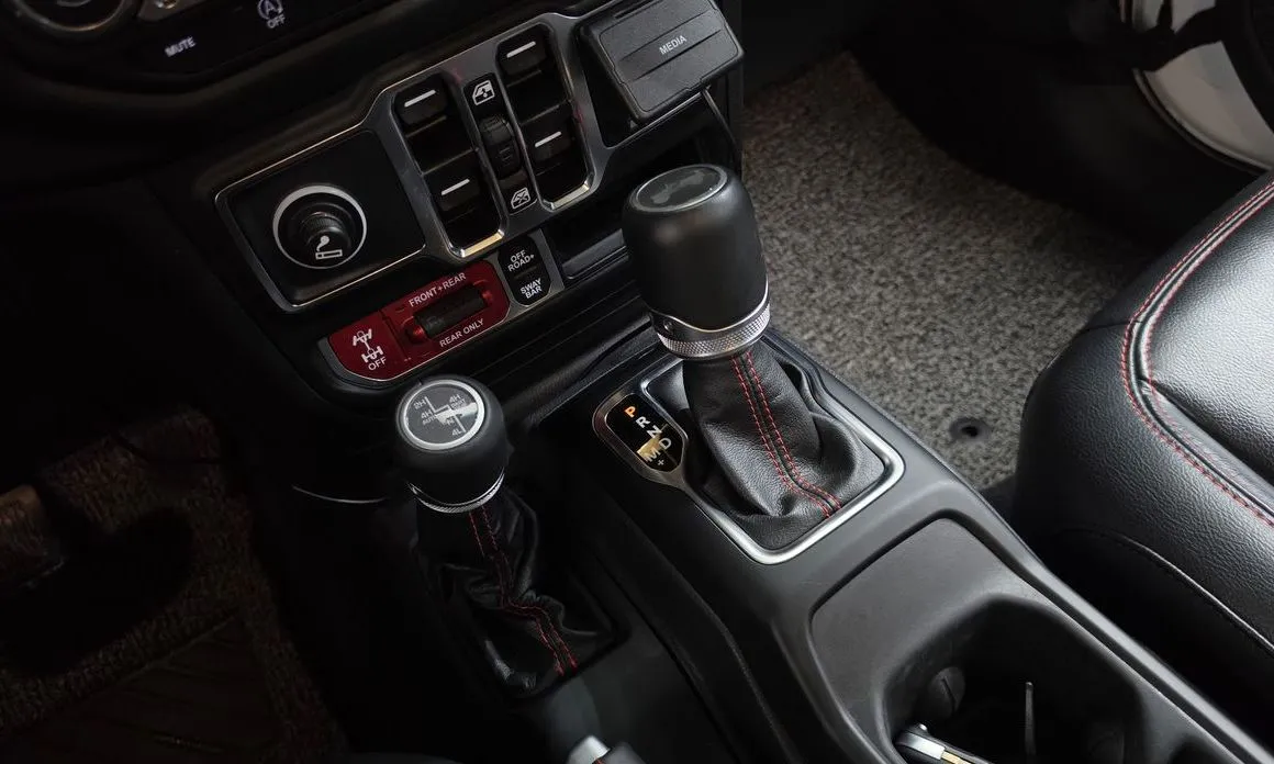 Jeep Wrangler — фото 10