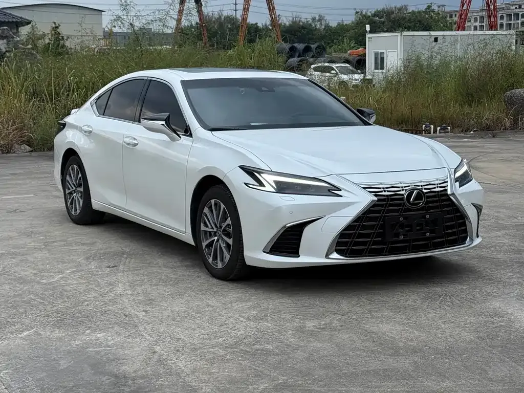Lexus ES — фото 1