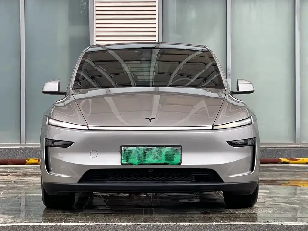 Tesla Model Y L — фото 6