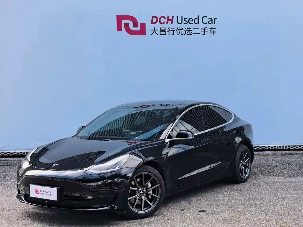 Tesla Model 3 — фото 1