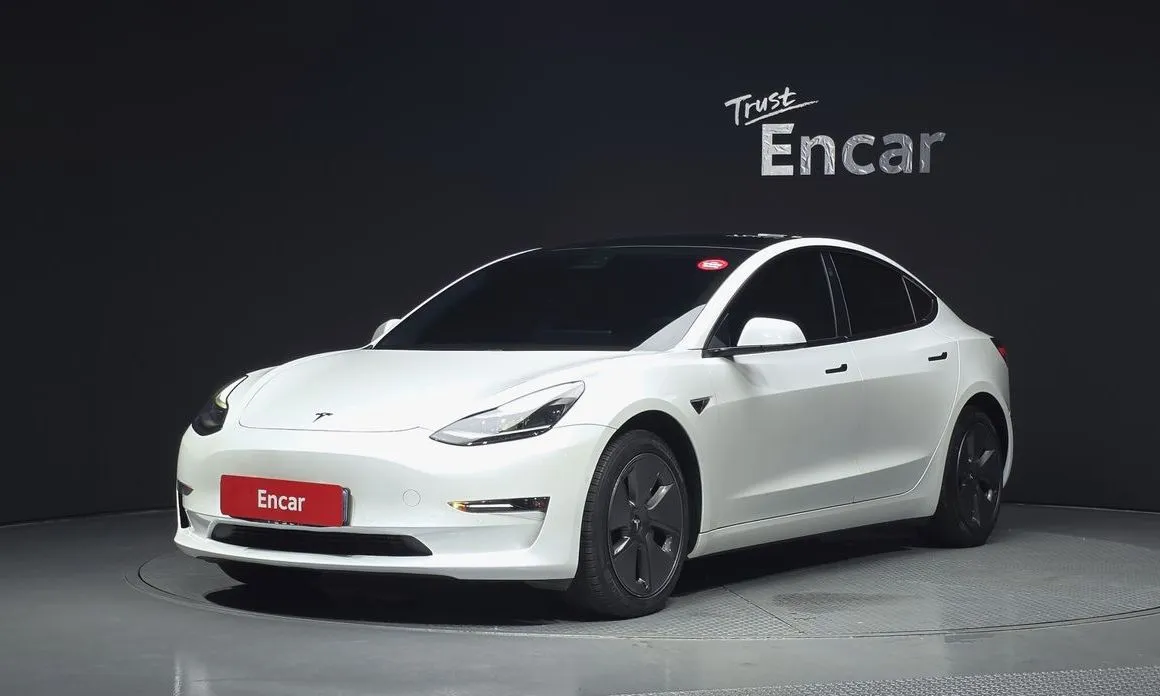 Tesla Model 3 — фото 1