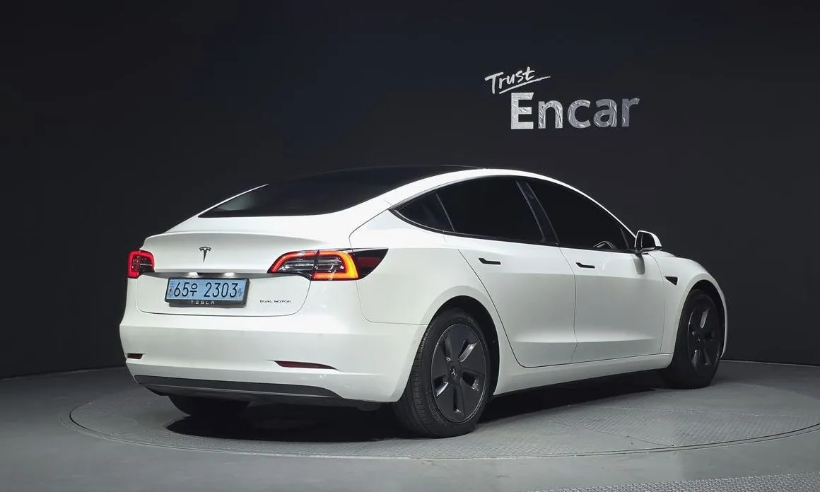 Tesla Model 3 — фото 4