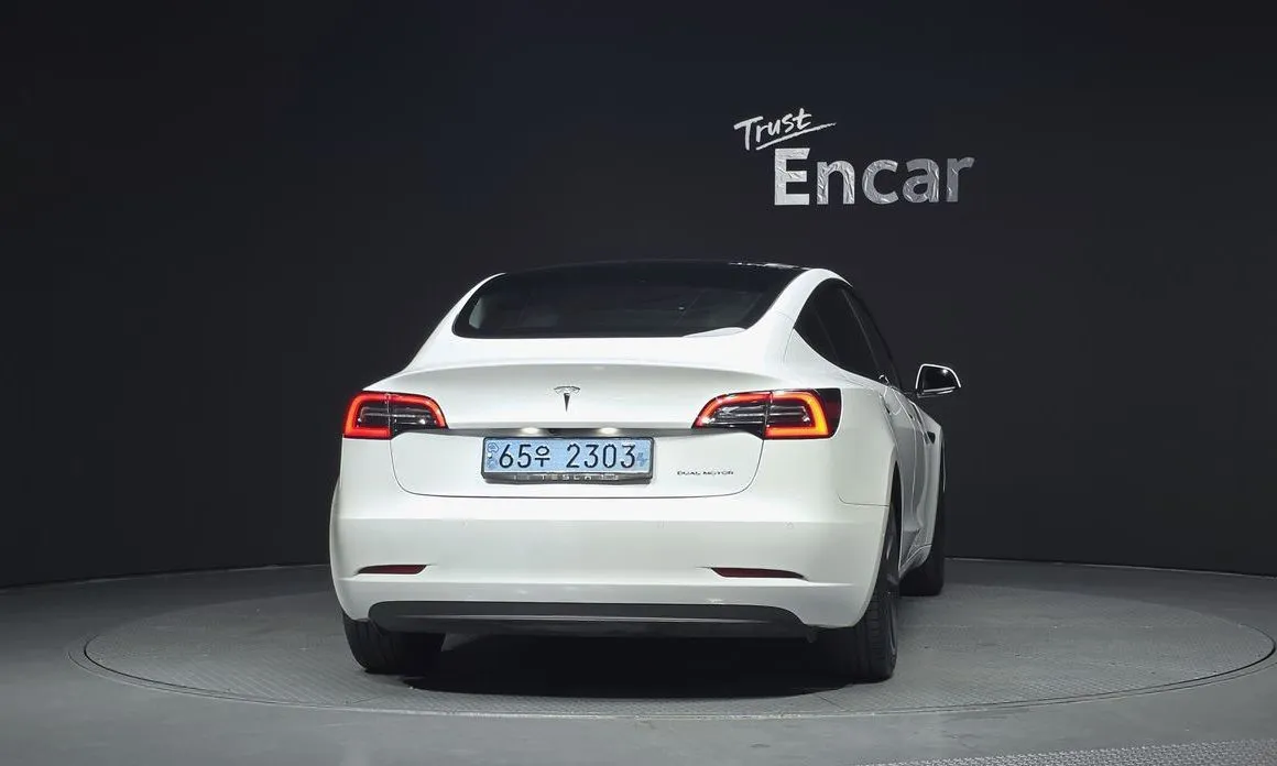 Tesla Model 3 — фото 3
