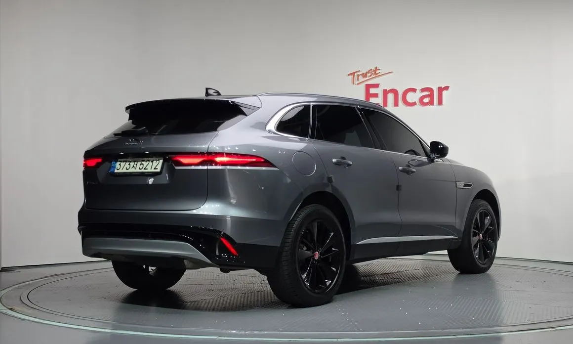 Jaguar F-PACE — фото 6