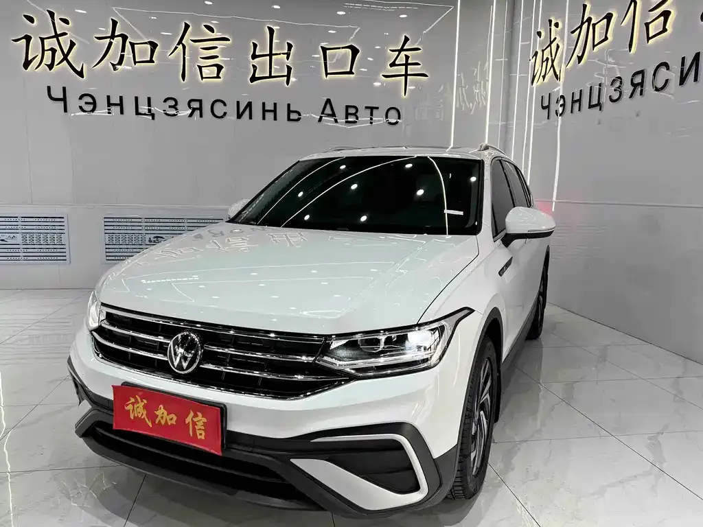 Volkswagen Tiguan L — фото 1