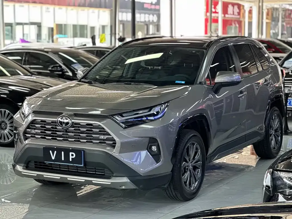 Toyota RAV4 — фото 1