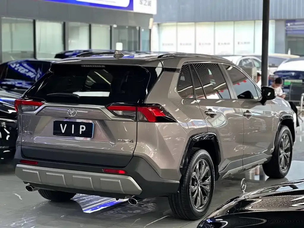 Toyota RAV4 — фото 9