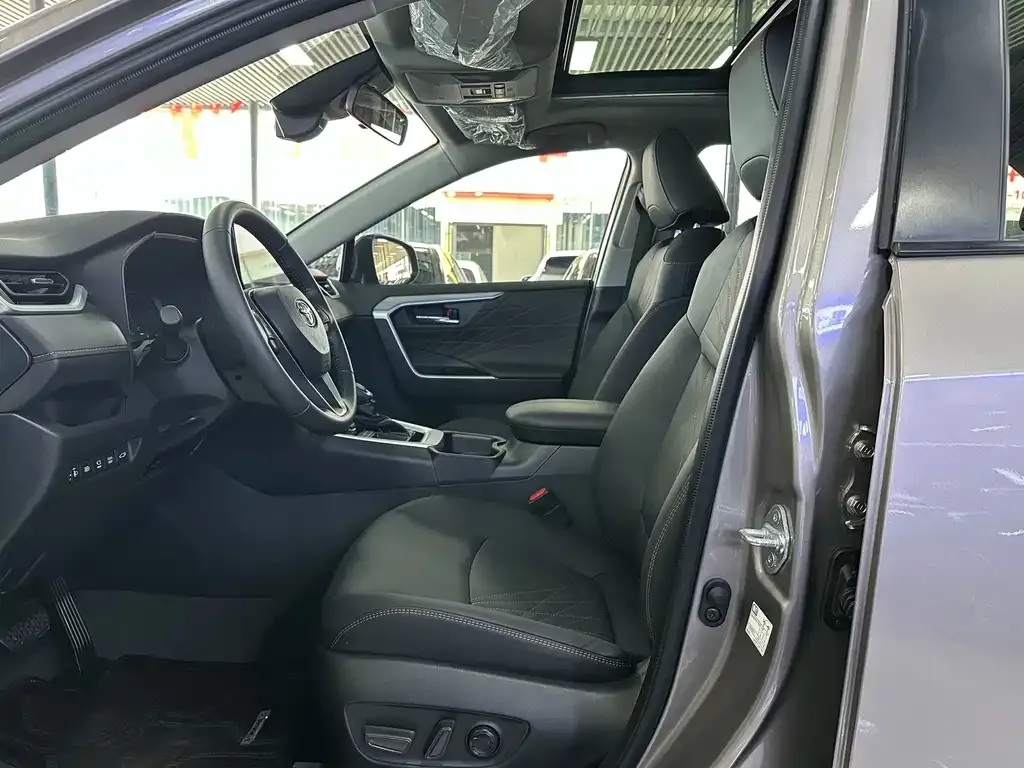 Toyota RAV4 — фото 4