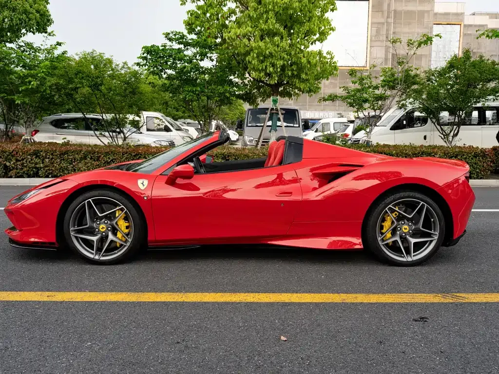 Ferrari F8 — фото 10