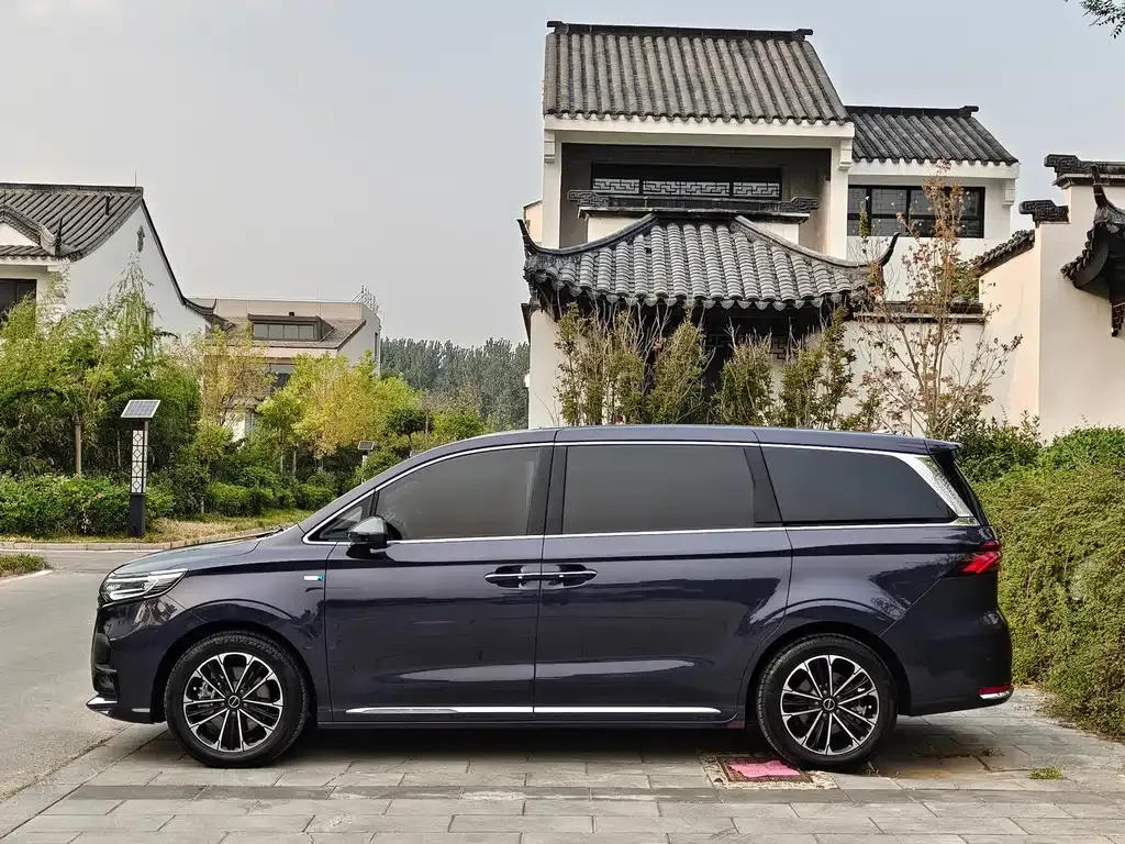 Roewe iMAX8 — фото 7