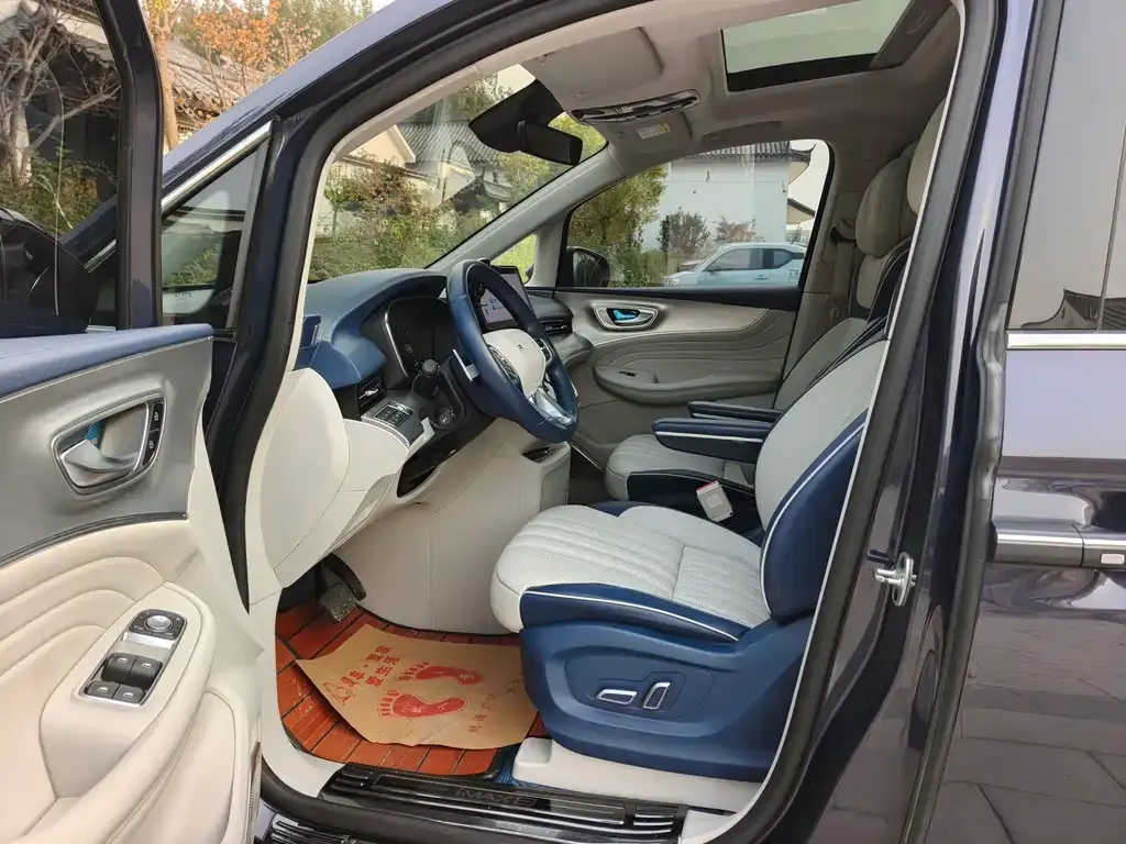 Roewe iMAX8 — фото 2