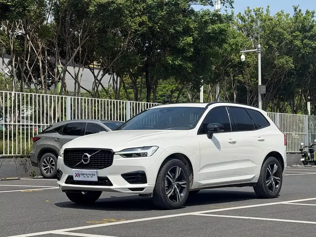 Volvo XC60 — фото 1