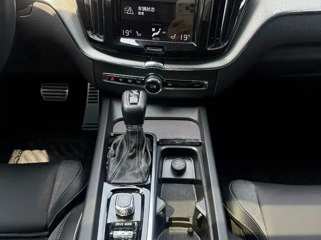 Volvo XC60 — фото 4